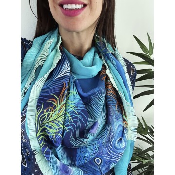 Foulard plume bleu franges.