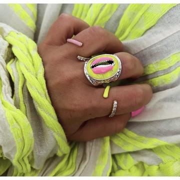 Bague argenté réglable coquillage rose et jaune fluo.