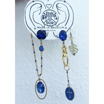 Boucles d'oreilles bleu et doré asymétrique 4 trous.