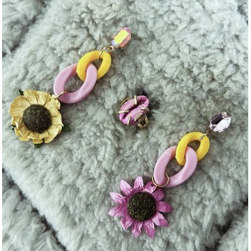 Boucles d'oreilles fleur jaune et rose.