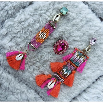 Boucles d'oreilles ethnique chic coquillages et perles orange et rose.
