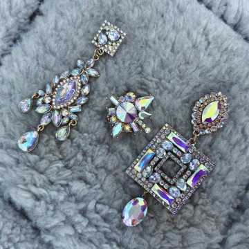 Boucles d'oreilles Diamond strass asymétrique.