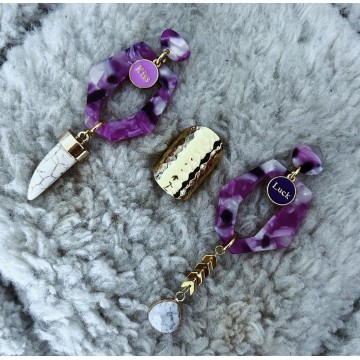 Boucles d'oreilles bohème mauve.