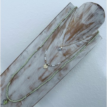 Collier bohème multi-rangs vert.