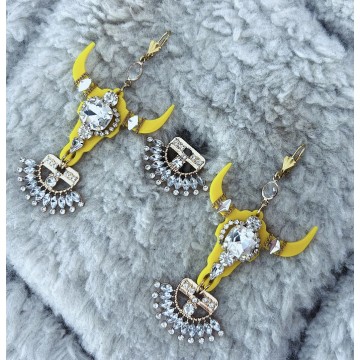 Boucles d'oreilles buffle jaune en mode strass.