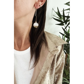 Boucles d'oreilles doré blanc.