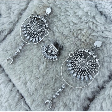 Boucles d'oreilles strass boho argenté.