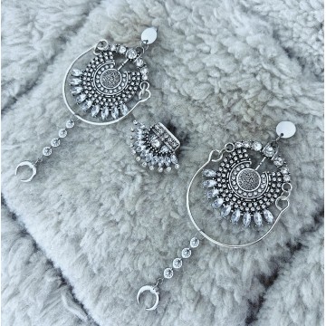 Boucles d'oreilles strass boho argenté.