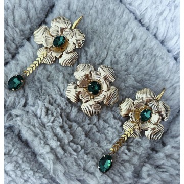 Boucles d'oreilles fleur doré strass vert.