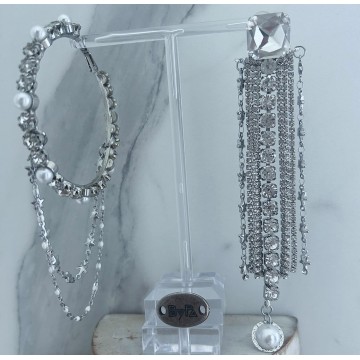 Boucles d'oreilles strass et étoiles argenté asymétrique.