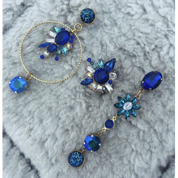 Boucles d'oreilles reflets bleu doré asymétrique.