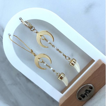 Boucles d'oreilles doré blanc.