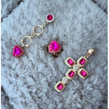 Boucles d'oreilles croix strass asymétrique pink.