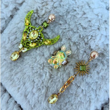 Boucles d'oreilles lime strass asymétrique bubu.