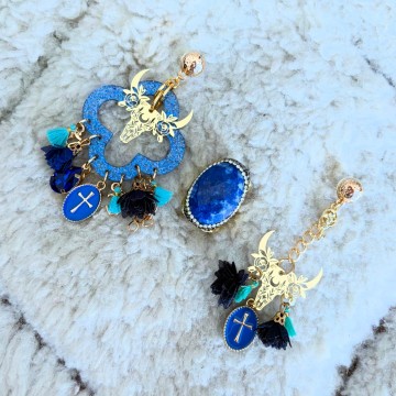 Boucles d'oreilles bohème asymétrique bubu blue strass.